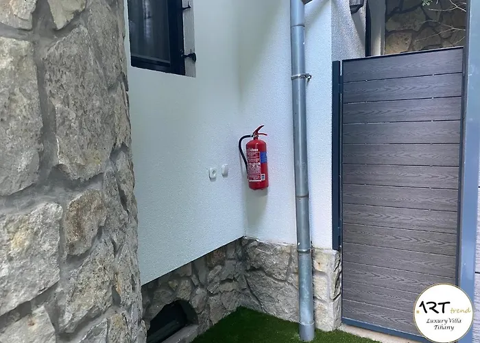 ヴィラ Arttrend Luxury ティハニ